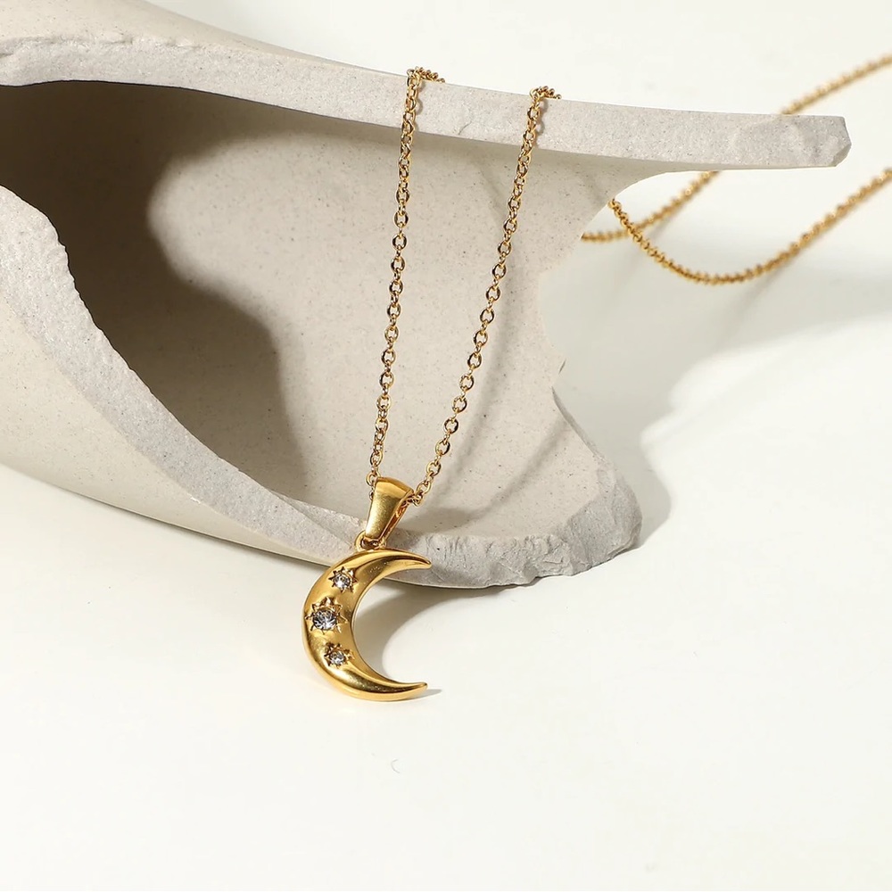 Shinny Crescent Moon 🌙 necklace